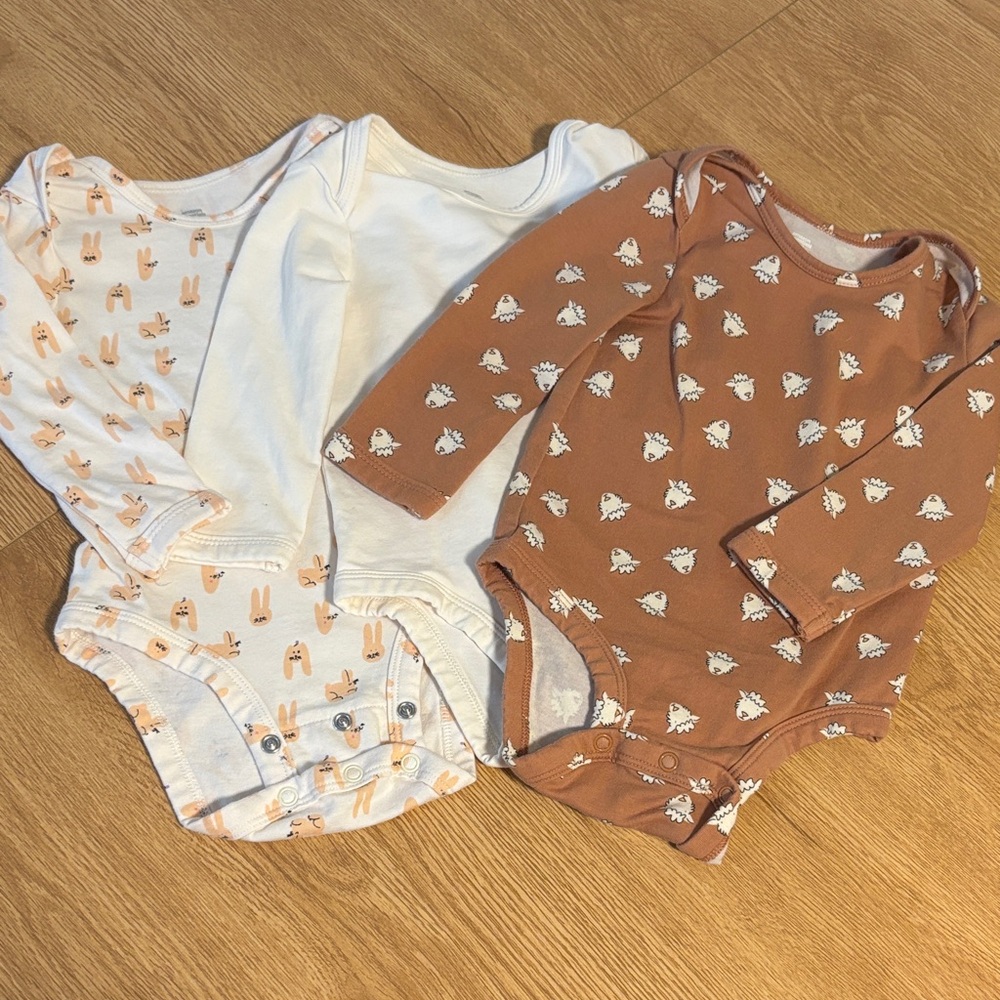 💙 3 FOR $22 Set of Three Baby Long Sleeve Bodysuits